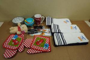 lot 199 image: Assorted Kitchen -Towels, Oven Mits, Shears, Mug