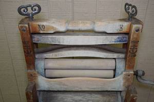 lot 5 image: Antique Anchor Brand Drying Rack
