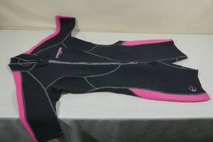 lot 262 image: Cressi Lido 2mm Womens Pink Wet Suit