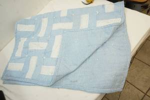 lot 4 image: Handmade Light Blue Blanket