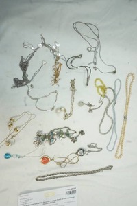 lot 42 image: Jewelry