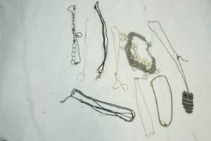 lot 44 image: Jewelry