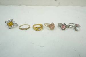 lot 73 image: Variety of Cosmetic Rings