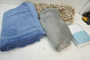 lot 81 image: Bedding