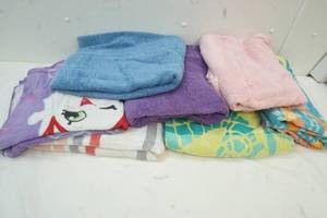 lot 100 image: variety of Beach towels