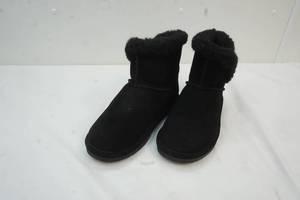 lot 106 image: Bear Paws size 9 like new boots black in color
