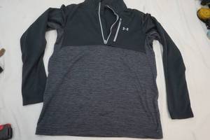lot 132 image: Under Armour Wear