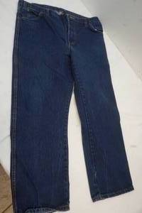lot 141 image: Men Clothing Pants