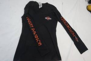 lot 142 image: Women Clothing