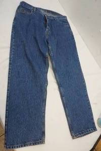 lot 143 image: Men Clothing Pants