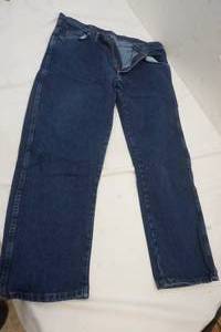 lot 144 image: Men Clothing Pants