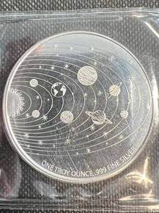 lot 23 image: 1 TROY OZ .999 FINE SILVER ALIEN ROUND IN COLOR