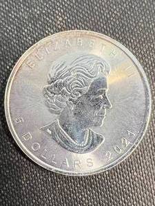 lot 56 image: 1 TROY OZ .9999 FINE SILVER 2021 CANADIAN MAPLE LEAF