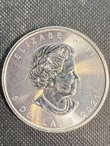 lot 62 image: 1 TROY OZ .9999 FINE SILVER 2021 CANADIAN MAPLE LEAF