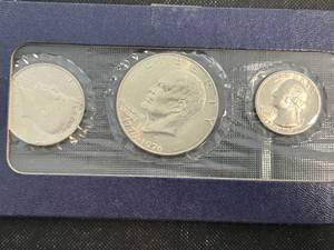 lot 68 image: 1776-1976 US BICENTENNIAL SILVER UNC SET