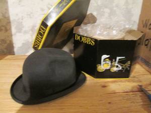 lot 135 image: Felt Stetson hat in a Dobbs Fifth Avenue hat box