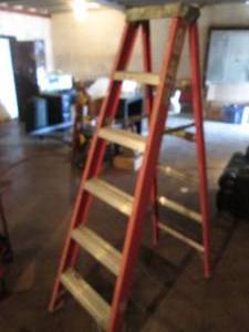 lot 68 image: 6ft Fiberglass folding ladder