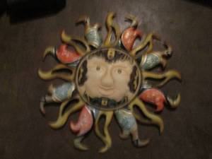 lot 71 image: 30 metal Sun outdoor decor