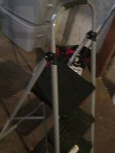 lot 80 image: Cosco folding 3-large step stool