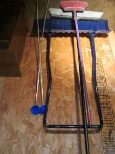 lot 93 image: Ergonomic Snow path pusher, shop broom and floor scrubber with reflective yard markers