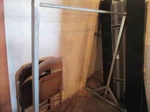 lot 103 image: Super Sturdy heavy duty metal garment rack
