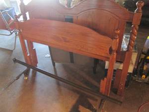 lot 107 image: Decorative King Wood head and foot boards with (2) metal adjustable bedframes