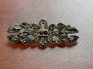 lot 10 image: Vintage Brooch with Black Rhinestones