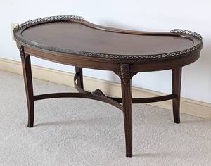 lot 10 image: Petite Mahogany Kidney Shaped Vintage Coffee Table