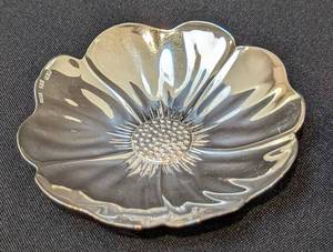 lot 17 image: Pair of Small Floral Sterling Silver Dishes