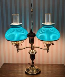 lot 38 image: Vintage Brass Double Student Lamp