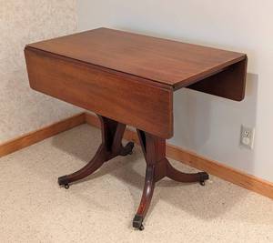 lot 26 image: Vintage Adjustable Height Drop Leaf Wood Table