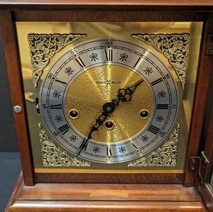 lot 29 image: Howard Miller Mantle Clock