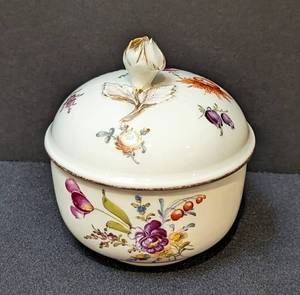 lot 30 image: Meissen Porcelain Floral Trinket Box