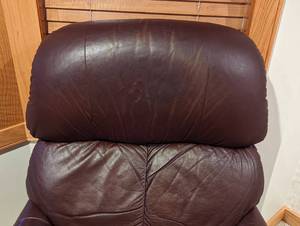 lot 40 image: La-Z-Boy Brown Leather Recliner