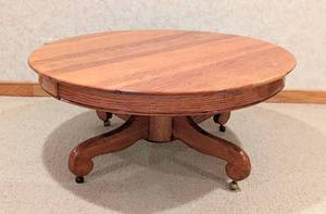 lot 45 image: Large Round Oak Coffee Table
