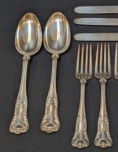 lot 46 image: Gorham Silver Plated Flatware Set