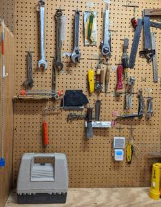 lot 72 image: Large Variety of Hand Tools