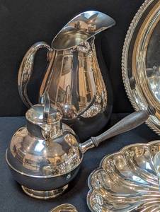 lot 76 image: Vintage Silver Plated Servingware