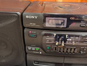 lot 86 image: Sony CFD-560 Boombox