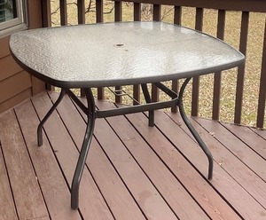 lot 70 image: Patio Chair and Table Set