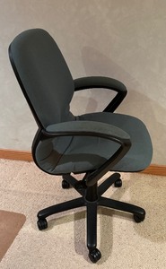 lot 101 image: Rolling Office Chair