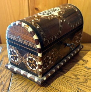 lot 58 image: Vintage Middle Eastern Inlaid Wooden Box