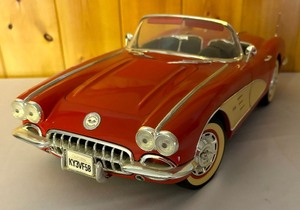 lot 90 image: 112 Scale 1958 Chevrolet Corvette Model Car by Solido