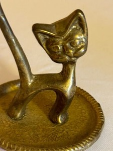 lot 66 image: Vintage Brass Cat Ring Holder