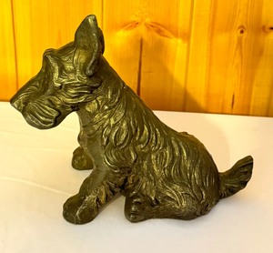 lot 22 image: Vintage Cast Metal Dog Figurine