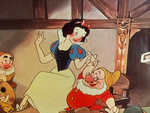 lot 29 image: Vintage Framed Snow White and the Seven Dwarfs Print