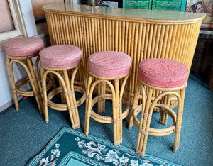 lot 2 image: Mid Century Rattan Bar with Barstools  Tiki Bamboo  Rattan Bar and Stools