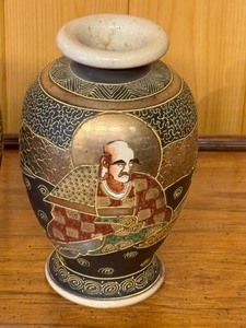 lot 24A image: Pair of Vintage Japanese Satsuma Vases