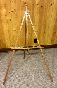lot 465 image: Two Wooden Easels