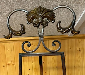 lot 468 image: Decorative Metal Easel